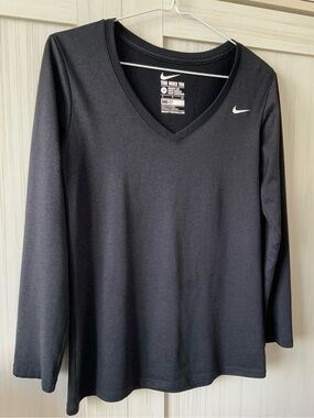 ***SOLDE*** Nike Black V-Neck Dri-FIT Tee with White Logo - Small size
